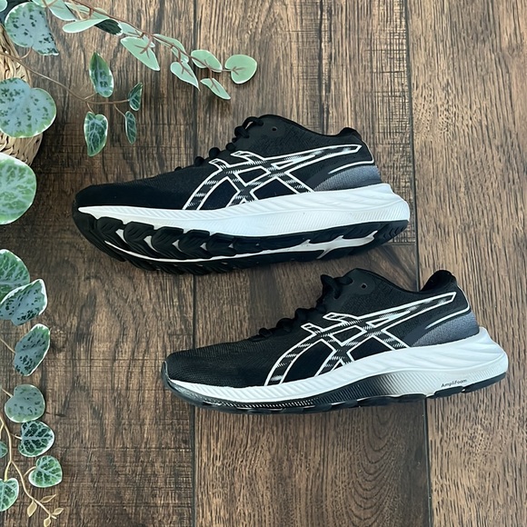 ASICS Gel-Excite 9 Running Sneakers in Black and White - Picture 3 of 13
